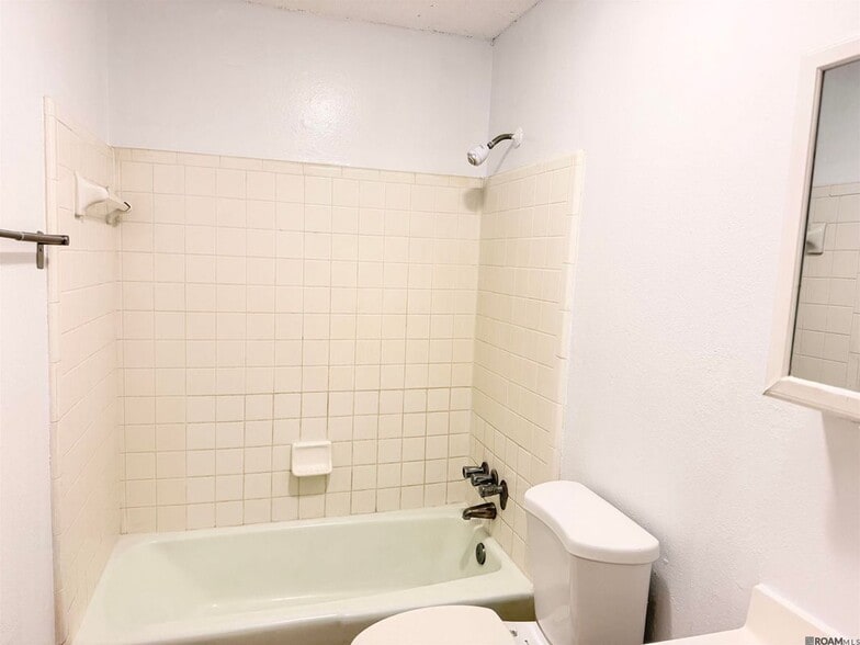 Building Photo - 3484 Cedarcrest Ave