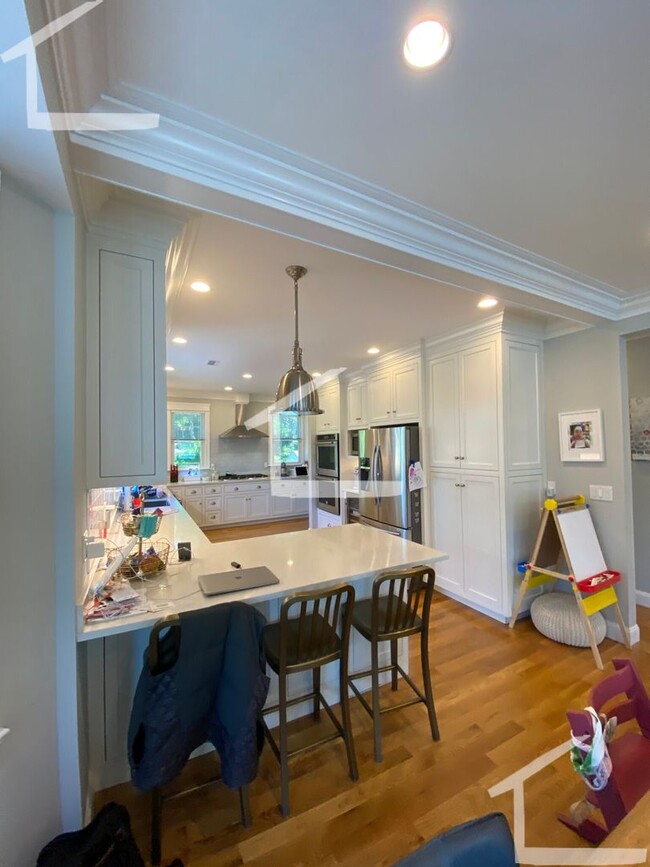 Building Photo - 7/1 Massive, renovated 5BR/3.5BA near Wash...