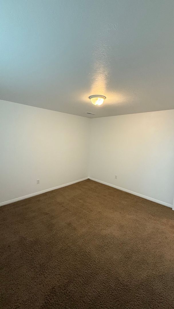 Building Photo - Large Single Family Lehi Home available now!