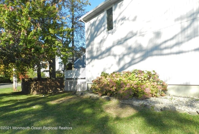 Building Photo - 153 Airsdale Ave