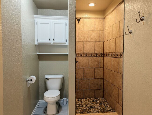 Building Photo - Beautiful 3 Bedroom Home with Study, Fireplace & Fenced Backyard!