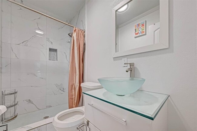 Building Photo - 8414 Flintridge Dr