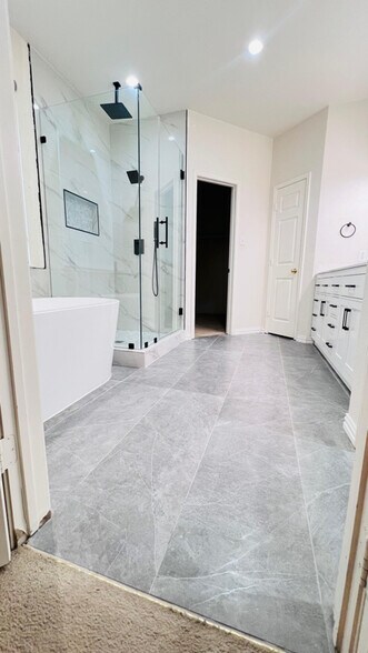 Building Photo - 818 Green Pond Dr