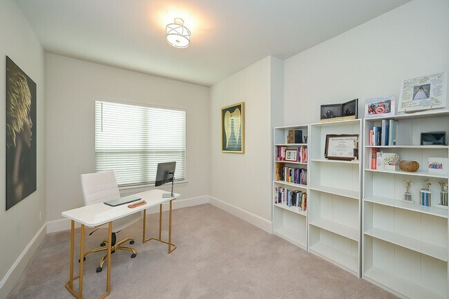 Building Photo - 9006 Meadow Bridge Dr