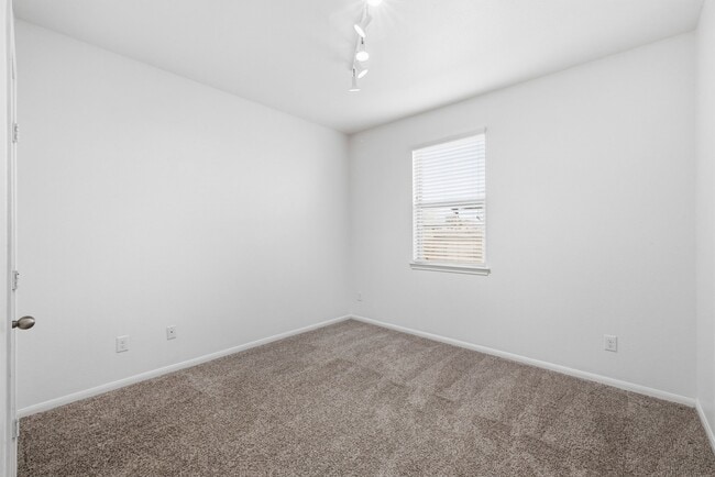 Building Photo - 3826 Daintree Park Dr