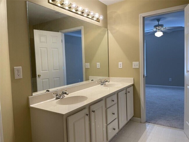 Building Photo - 2515 Longcourt Cir