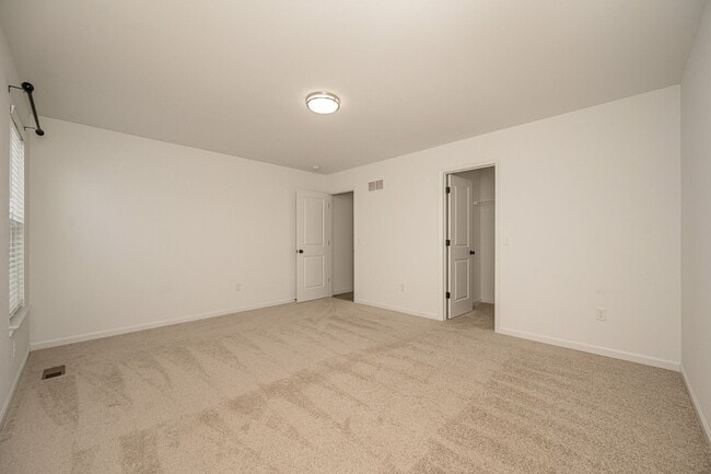 Building Photo - 223 Randlin Dr