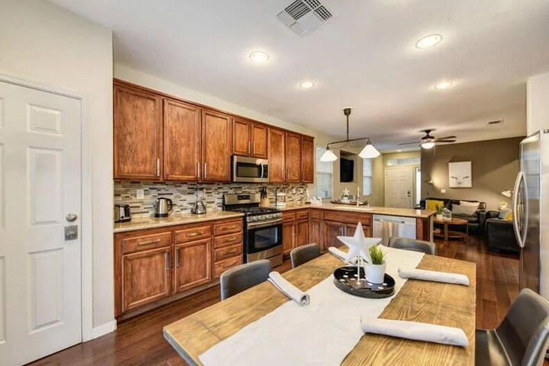 Building Photo - 205 Dragonfly Cir