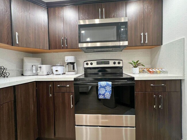 Building Photo - 12870 Vista Isles Dr