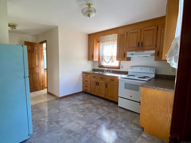 Building Photo - 650 S Pine Creek Rd