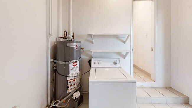 Building Photo - 6BD/3BA, Renovated Backyard!