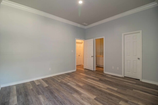 Building Photo - COMING SOON! Recently Renovated 1-Bedroom ...