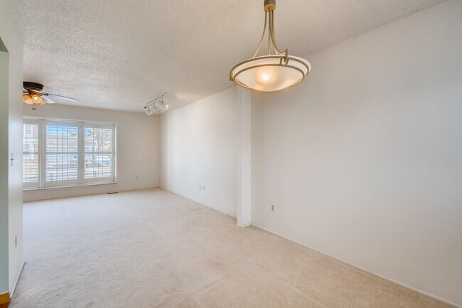 Building Photo - 121 Crawford Cir