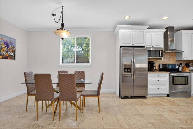 Building Photo - 1705 NE 11th St