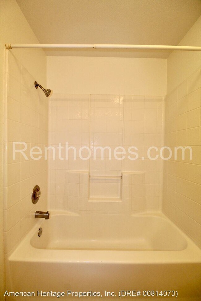 Building Photo - 3 br, 2 bath House - 11215-72 Affinity Court