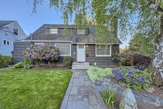 Building Photo - Introducing a spacious 4 bedroom, 2.5 bath...