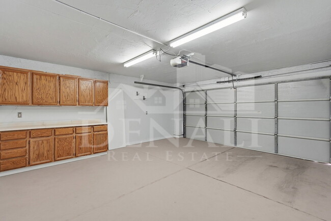 Building Photo - 10602 E Elmhurst Dr