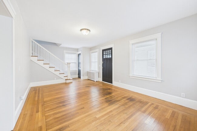 Building Photo - 263 Narragansett St