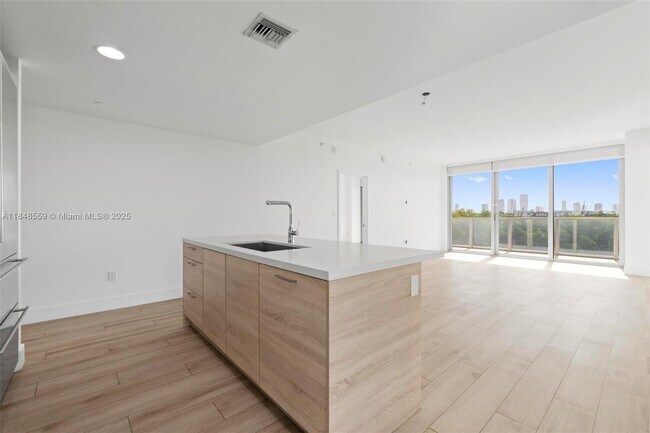 Building Photo - 16385 Biscayne Blvd