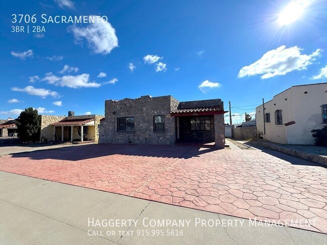 Primary Photo - Central El Paso 3 bed with Refrig A/C and ...