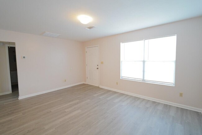 Building Photo - 3178 N Ridge Rd
