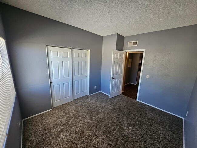 Building Photo - 2801 E Monte Cristo Ave