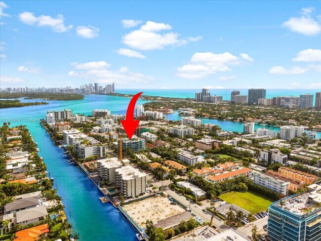 Building Photo - 9901 W Bay Harbor Dr