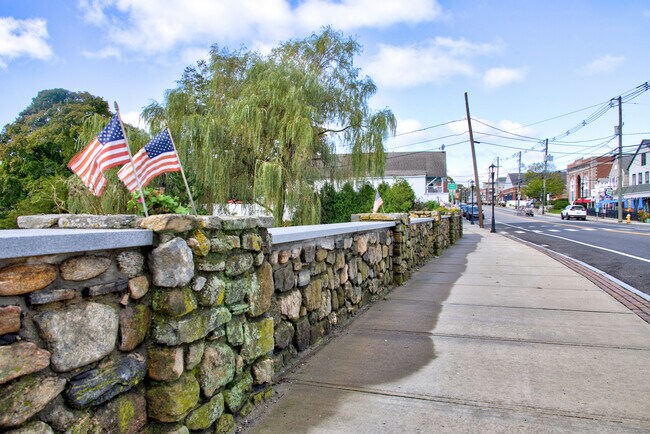 Building Photo - 176 Shore Rd
