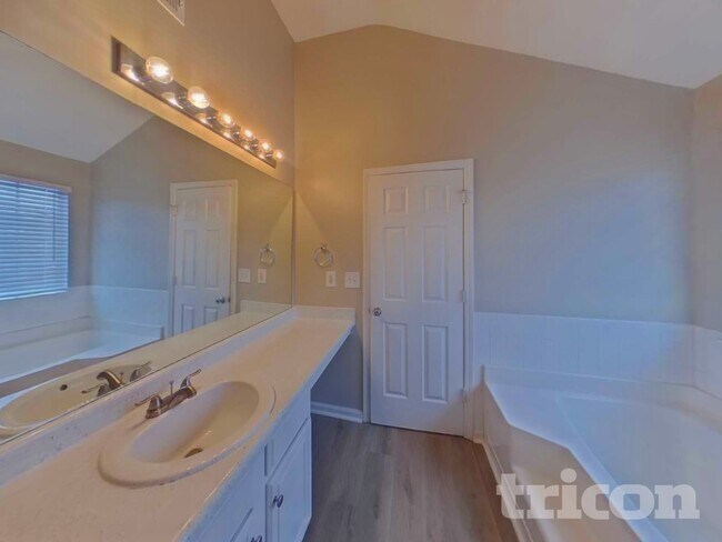 Building Photo - 7192 Tanger Blvd