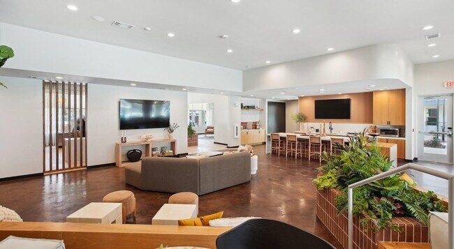 Building Photo - 14015 Univ Pass