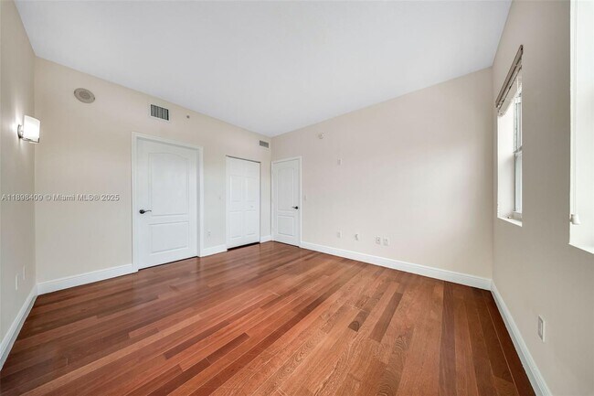 Building Photo - 20 Calabria Ave