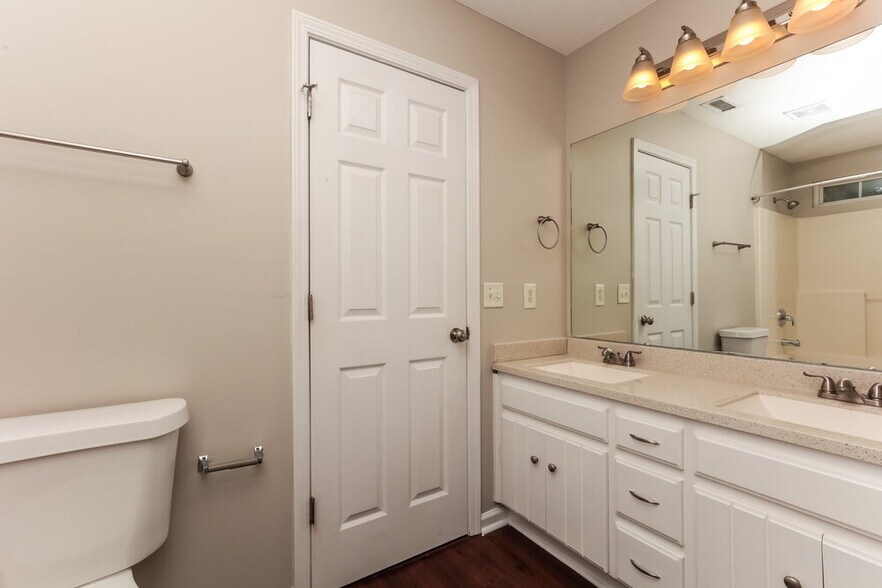 Building Photo - 1501 Chestnut Oak Dr