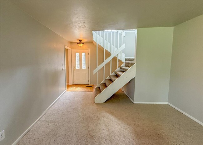 Building Photo - 12021 Hawthorne Ln