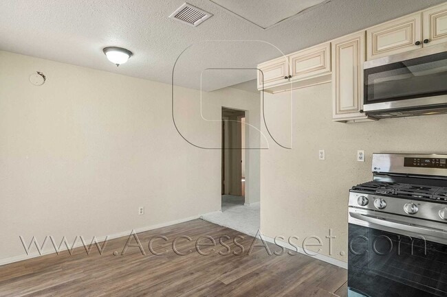 Building Photo - 33220 Schaper St