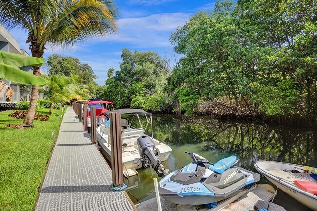 Building Photo - 1860 Venice Park Dr