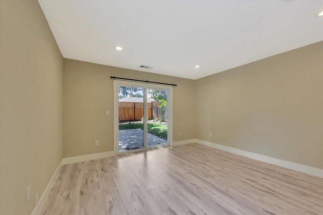 Building Photo - Wow! What a Great Home! SHORT TERM LEASE T...