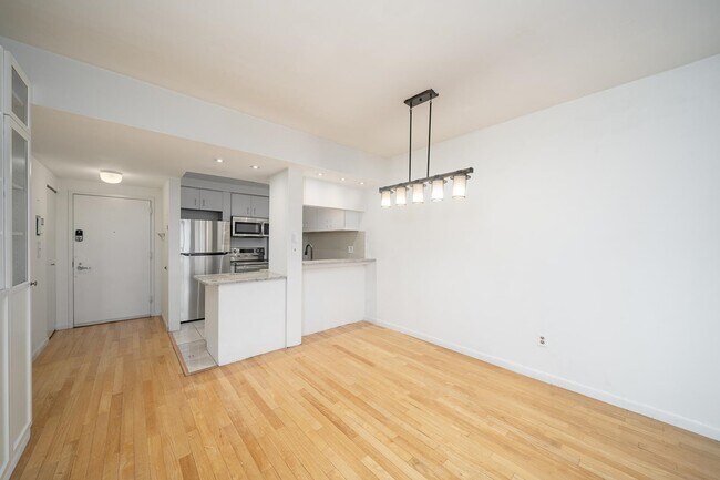 Building Photo - 463 1st St