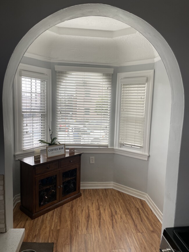 Breakfast nook - 3026 S West View St