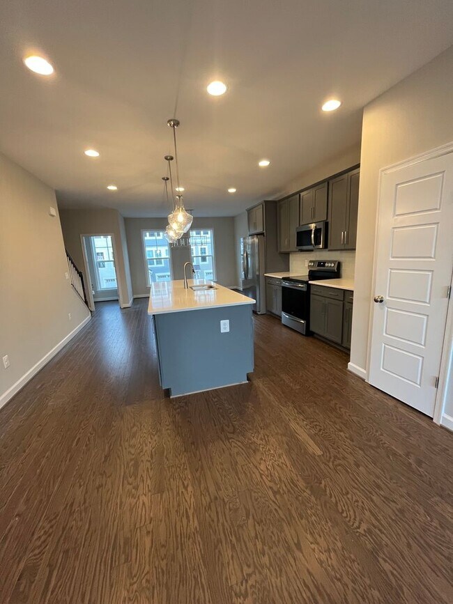 Building Photo - ***FIRST MONTH RENT FREE** BRAND NEW Townhouse in Preston Lake -