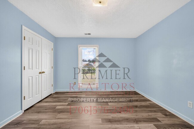 Building Photo - 5924 Big Oak Dr