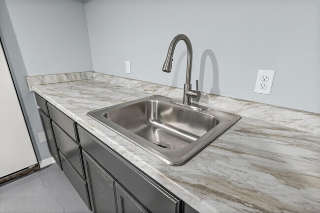 Building Photo - 805 W Ash St