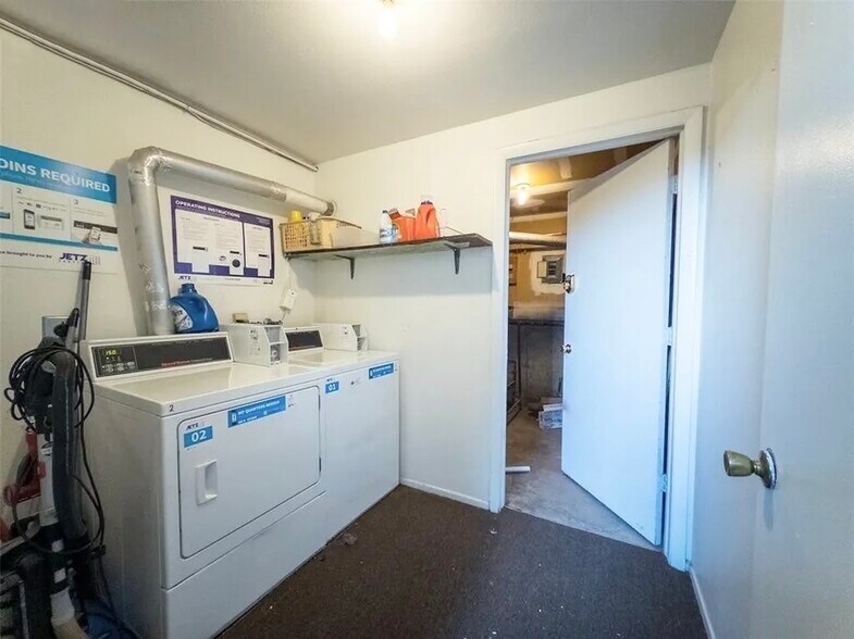 Building Photo - 2136 Friendship Pl