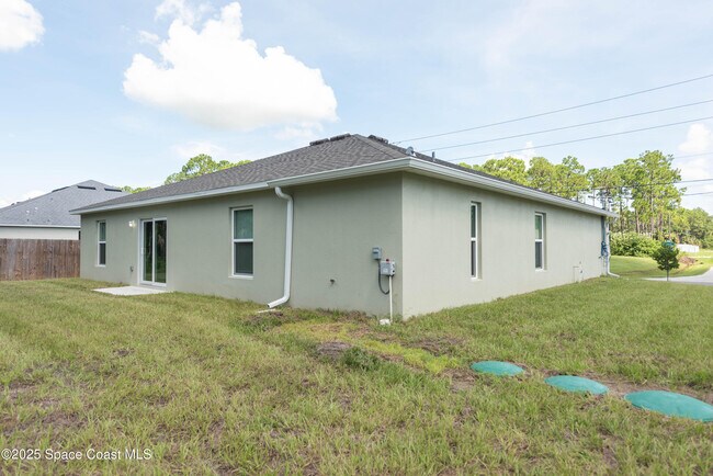 Building Photo - 2638 Lakeland Ave