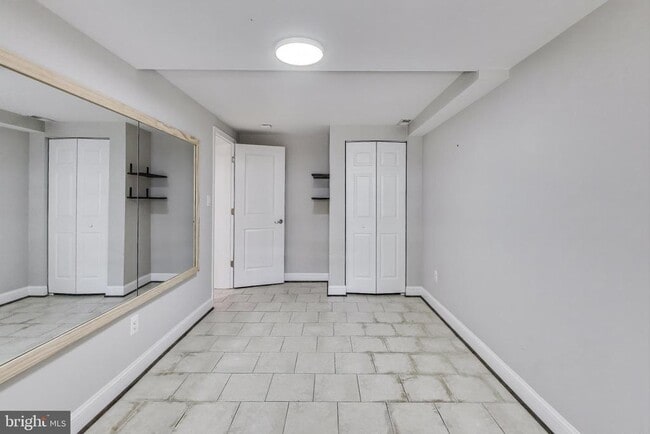 Building Photo - 317 Todd Pl NE