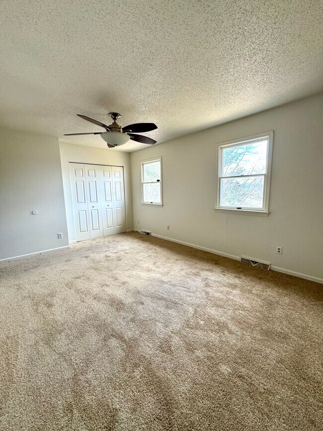 Building Photo - Townhouse for Rent