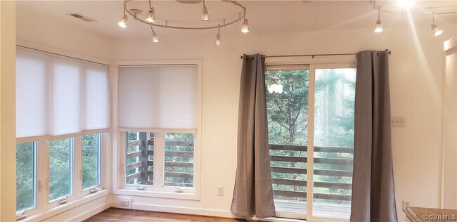 Building Photo - 10001 Redbridge Rd