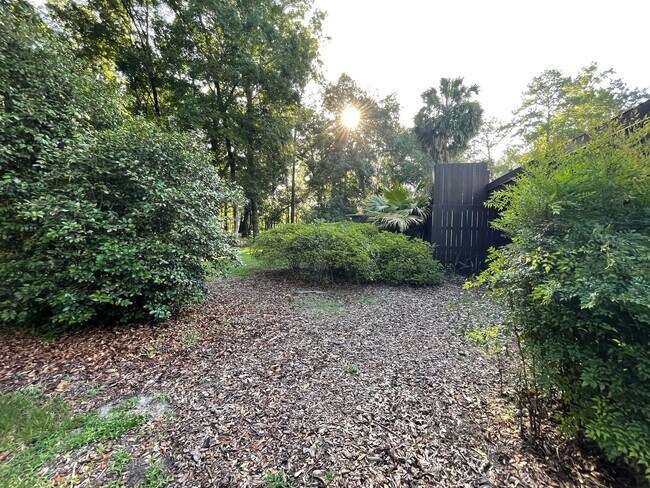 Building Photo - Mid-Century Modern Oasis on 5+ Acres – Pri...