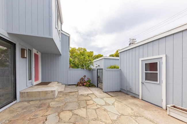 Building Photo - 143 Ortega Ave