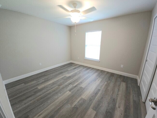 Building Photo - 8140 N Elkcam Blvd