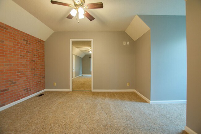 Building Photo - Pet Friendly Three Bedroom!